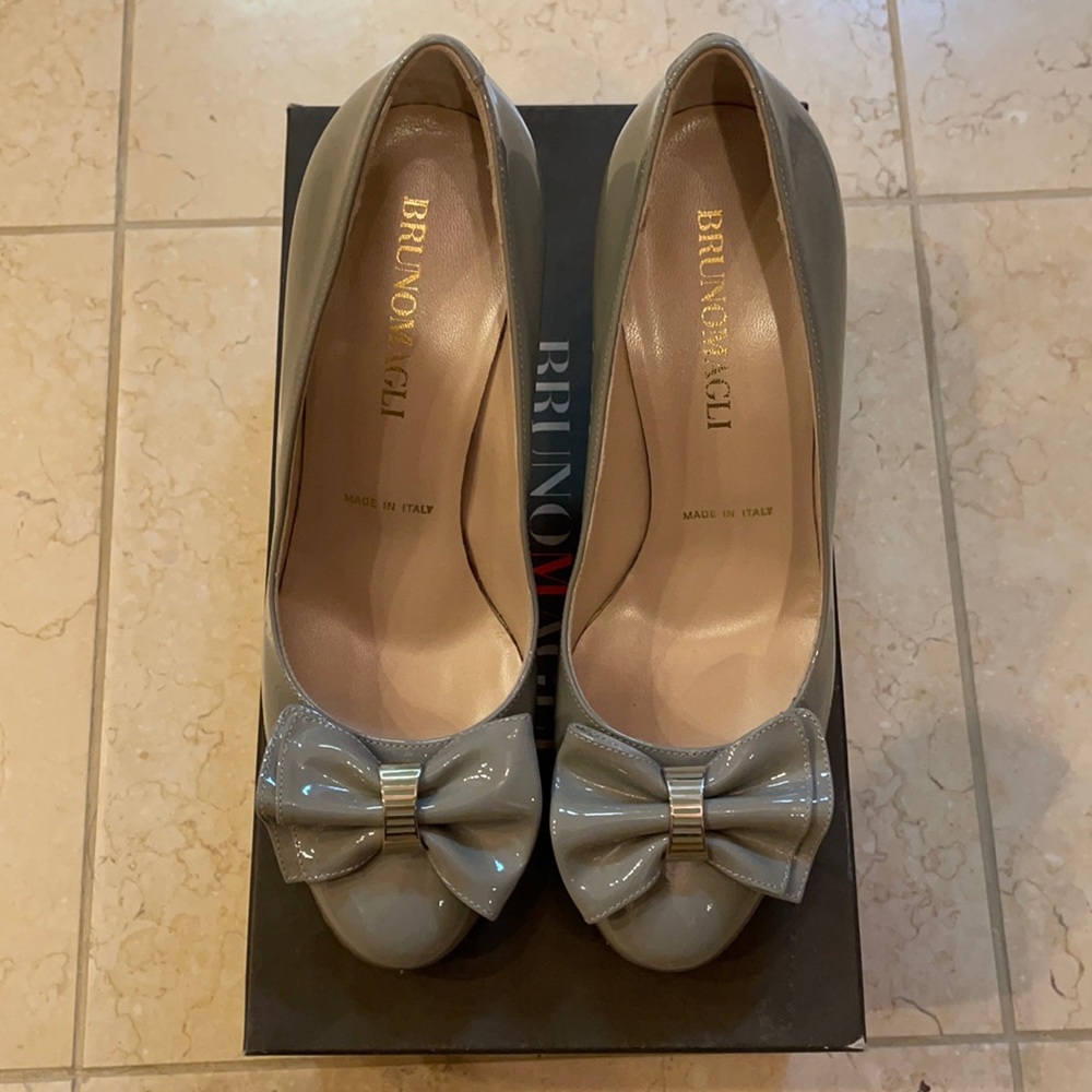 Bruno Magli pumps size 34 1/2